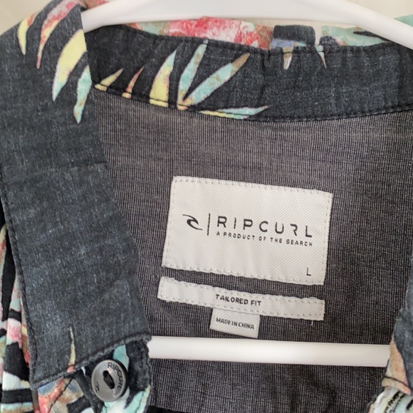 Button down shirt great for summer - Picture 2 of 2